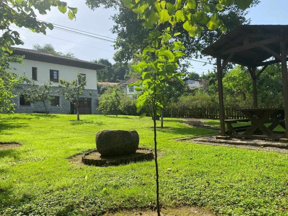 Casa De Los Carpinteros Arriondas Exterior foto